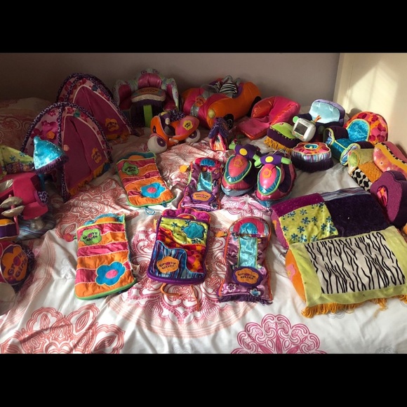 Groovy Doll Playset / Collection - Picture 5 of 8